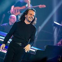 Yanni on stage